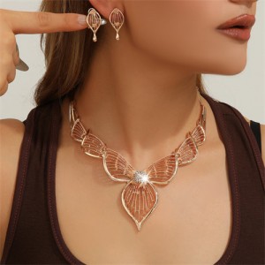 Luxurious Rhinestone Inlaid Peach Heart Inspired Hollow Golden Bamboo Joint Chain Necklace and Earrings Set