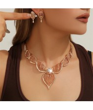 Luxurious Rhinestone Inlaid Peach Heart Inspired Hollow Golden Bamboo Joint Chain Necklace and Earrings Set