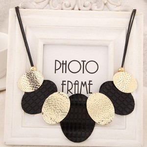 Black and Golden Metallic Oval-shaped Disks Fashion Necklace