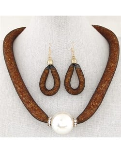 Elegant Big Pearl Pendant Design Stardust Fashion Necklace and Earrings Set - Yellow
