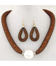 Elegant Big Pearl Pendant Design Stardust Fashion Necklace and Earrings Set - Yellow