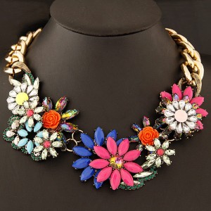 Luxurious Gems Mingled Wealthy Flowers Pendants Thick Golden Chain Costume Necklace - Rose and Blue
