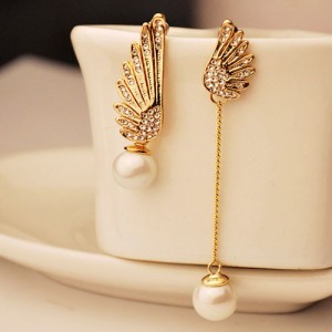 Shining Czech Rhinestone Embedded Asymmetric Angel Wings Pearl Fashion Ear Studs