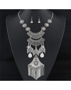 Vintage Style Floral Arches Fish Bones and Tassel Pendants Statement Fashion Necklace - White