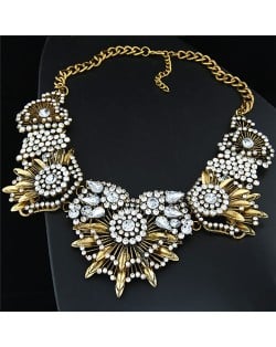 Luxurious Rhinestone Blooming Flowers Statement Fashion Necklace - Golden