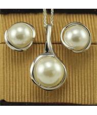 Big Pearl Inlaid 18k Platinum Plated Necklace and Earrings Set
