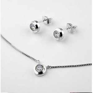 Austrian Rhinestone Inlaid Elegant Round Pendant 18K Platinum Necklace and Earrings Set