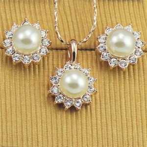 Pearl Centered Sun Flower Design 18k Rose Gold Plated Necklace and Earrings Set