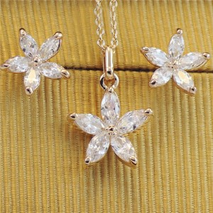 Crystal Five Petals Flower 18k Rose Gold Plated Necklace and Earrings Set