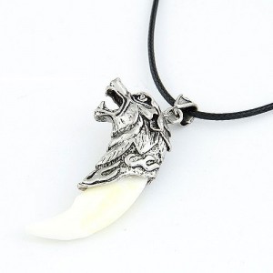 Vintage Silver Color Wolf Theme Pendant Necklace