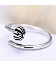 Vintage Daisy Open-end Fashion Ring