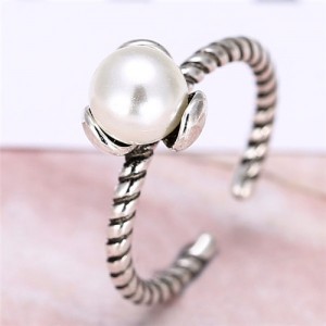 Pearl Inlaid Flower Spiral Pattern Fashion Ring