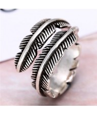 Vintage Feather Design Open-end Fashion Ring