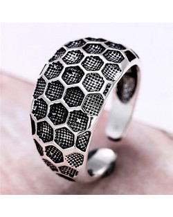 Honeycomb Engraving Pattern Fashion Ring