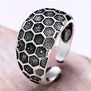 Honeycomb Engraving Pattern Fashion Ring