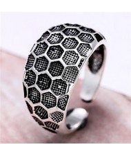 Honeycomb Engraving Pattern Fashion Ring