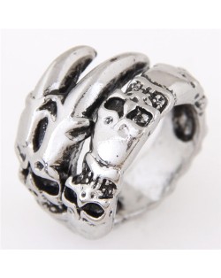 Vintage Skull and Claw Design Fashion Ring