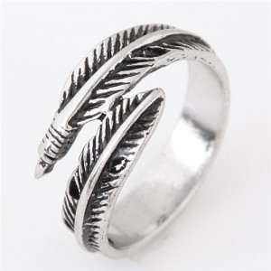 Curling Feather Vintage Style Fashion Ring