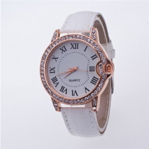 Luxurious Rhinestone Rimmed Roman Character Crocodile Skin Texture Wristband Fashion Watch - White