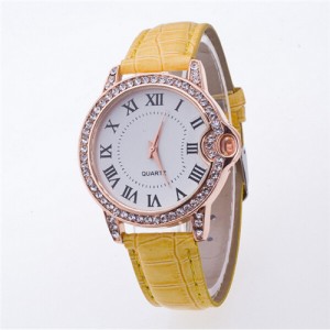Luxurious Rhinestone Rimmed Roman Character Crocodile Skin Texture Wristband Fashion Watch - Yellow