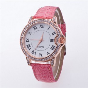 Luxurious Rhinestone Rimmed Roman Character Crocodile Skin Texture Wristband Fashion Watch - Pink