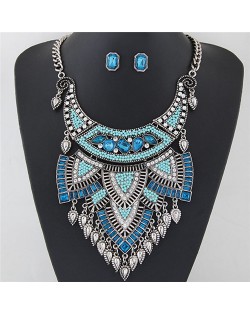 Blended Gems and Mini Beads Arch Pendant Fashion Short Necklace and Earrings Set - Blue