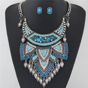 Blended Gems and Mini Beads Arch Pendant Fashion Short Necklace and Earrings Set - Blue