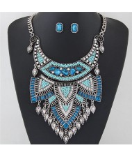Blended Gems and Mini Beads Arch Pendant Fashion Short Necklace and Earrings Set - Blue