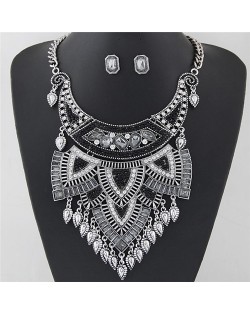 Blended Gems and Mini Beads Arch Pendant Fashion Short Necklace and Earrings Set - Silver