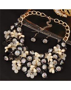 Resin and Crystal Assorted Flowers Cluster Design Golden Alloy Short Fashion Necklace - Black