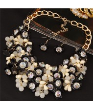 Resin and Crystal Assorted Flowers Cluster Design Golden Alloy Short Fashion Necklace - Black