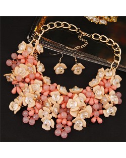 Resin and Crystal Assorted Flowers Cluster Design Golden Alloy Short Fashion Necklace - Pink