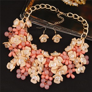 Resin and Crystal Assorted Flowers Cluster Design Golden Alloy Short Fashion Necklace - Pink
