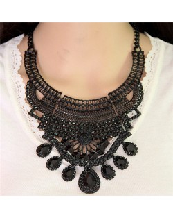Acrylic Gem Embellished Vintage Hollow Arch Pattern Alloy Costume Necklace - Black