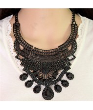 Acrylic Gem Embellished Vintage Hollow Arch Pattern Alloy Costume Necklace - Black