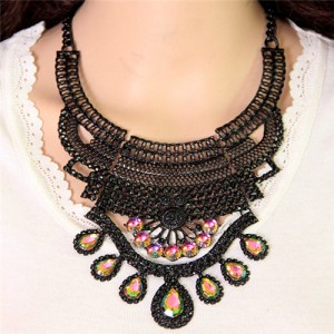 Acrylic Gem Embellished Vintage Hollow Arch Pattern Alloy Costume Necklace - Multicolor