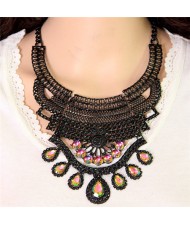 Acrylic Gem Embellished Vintage Hollow Arch Pattern Alloy Costume Necklace - Multicolor