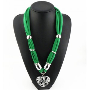 Hollow Floral Design Heart Pendant Fashion Scarf Necklace - Green