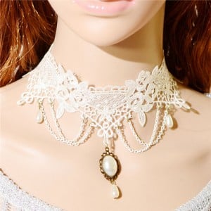 Romantic White Lace with Pearl Pendant Design Fashion Necklace