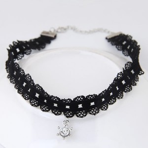 Rhinestone Decorated Vintage Design Lace Fashion Necklace