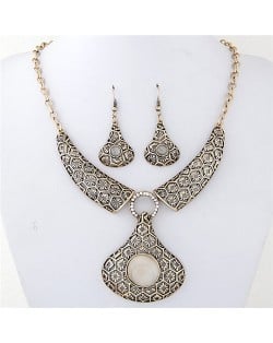 Artistic Hollow Floral Engraving Design Waterdrop Pendant Arch Fashion Necklace - Golden