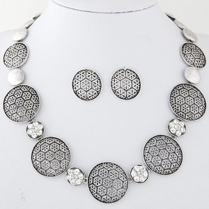 Snowflake Engraving Hollow Buttons Design Fashion Necklace - Silver