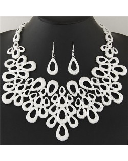 Artistic Waterdrops Cluster Design Chunky Fashion Necklace and Earrings Set - Silver