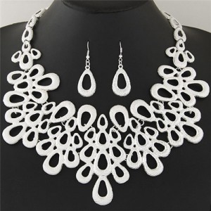 Artistic Waterdrops Cluster Design Chunky Fashion Necklace and Earrings Set - Silver