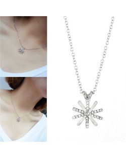 Rhinestone Inlaid Snowflake Pendant Korean Fashion Necklace - Silver