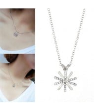Rhinestone Inlaid Snowflake Pendant Korean Fashion Necklace - Silver