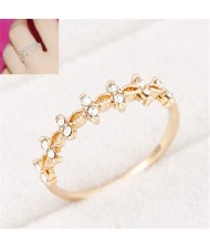 Czech Rhinestone Inlaid Sweet Tiny Flowers Design Fashion Ring - Golden