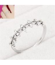 Czech Rhinestone Inlaid Sweet Tiny Flowers Design Fashion Ring - Silver