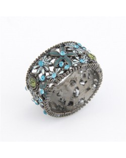 Rhinestone and Oil Spot Glazed Flowers Embellished Artistic Hollow Fashion Ring - Gray