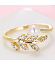 Pearl and Leaves Design Costume Fashion Ring - Golden